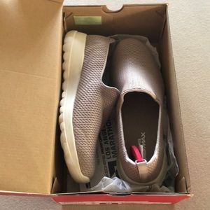 Sketchers GOWALK JOY in Taupe size 9